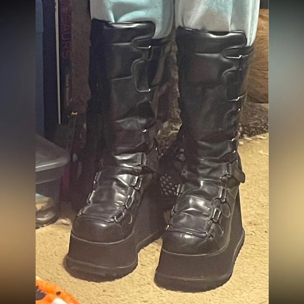 Hot topic size 11 vintage mall goth platform
Boots - Picture 14 of 15